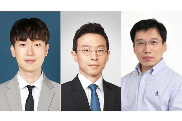 왼쪽부터 백세훈 졸업생, 변수환 학과장, 양병은 대학원장